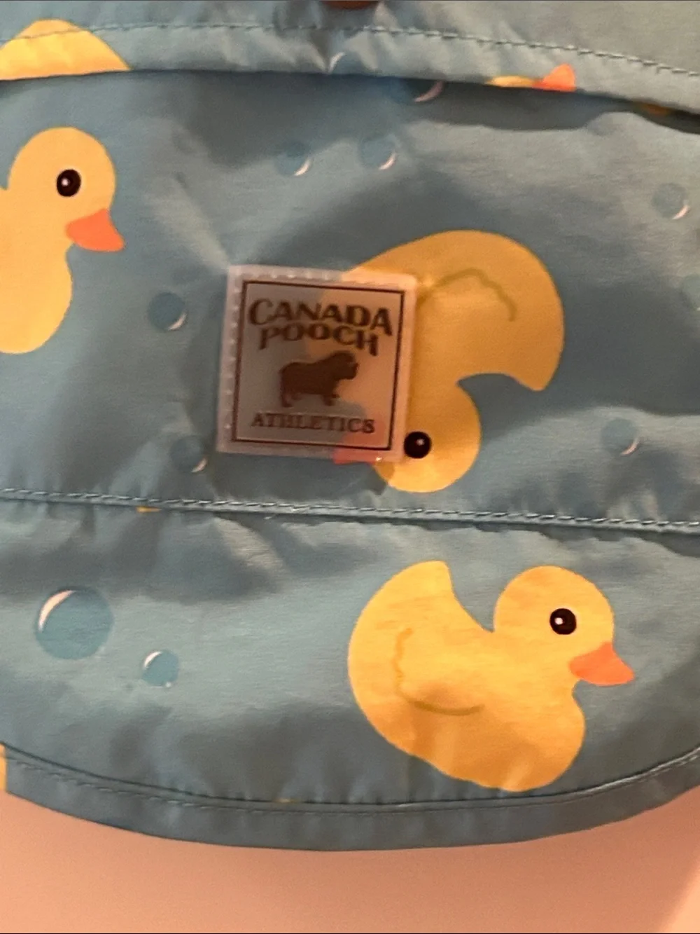 Canada Pooch Duck Print Dog Pet Hooded snap poncho raincoat size 10(fits 5-8lbs)